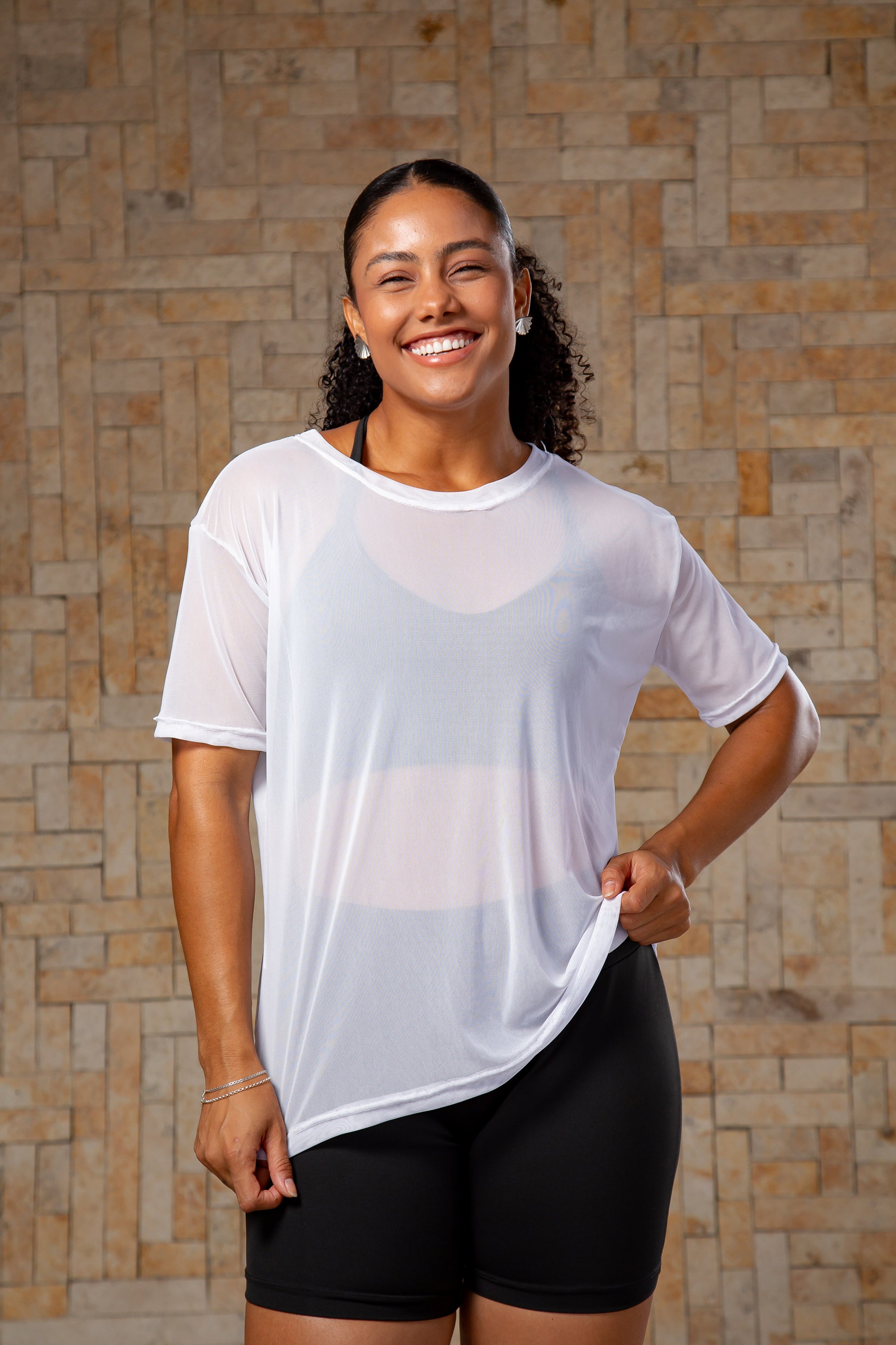 BLUSA FEMININA DE MALHAR COM MANGUINHA DE TULE