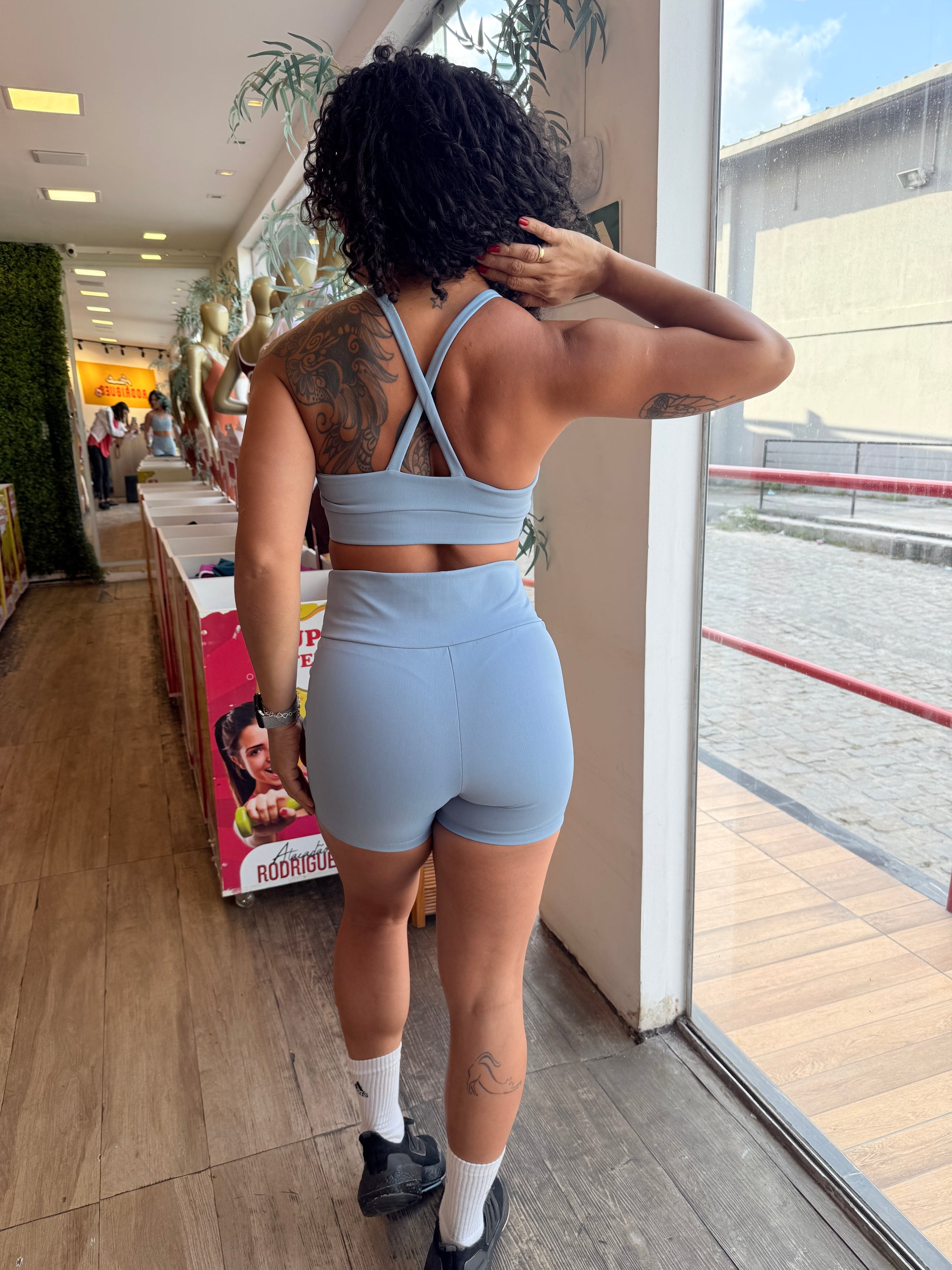 Conjunto Lívia – clássico, elegante e fácil de lembrar.