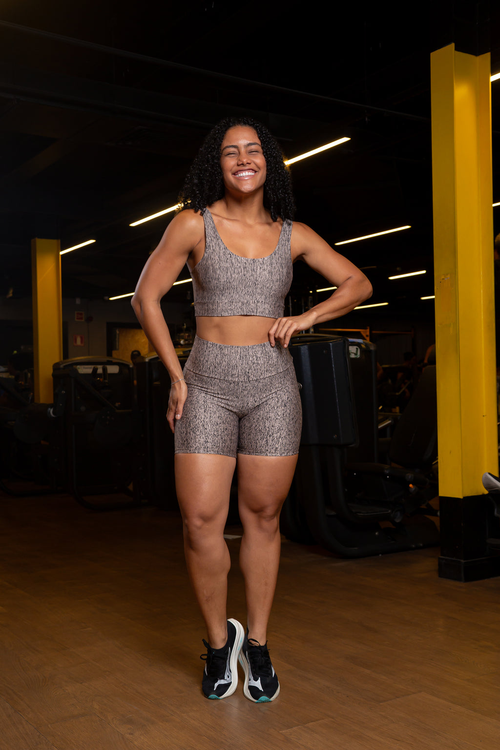 Conjunto Fitness Feminino com Short em Poliéster Leve